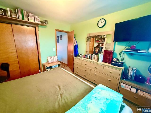 23 Strong Street, Wallington, NJ 07057