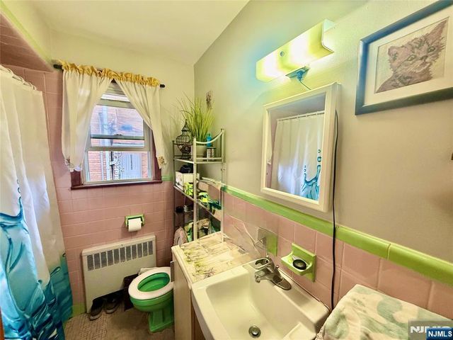 23 Strong Street, Wallington, NJ 07057