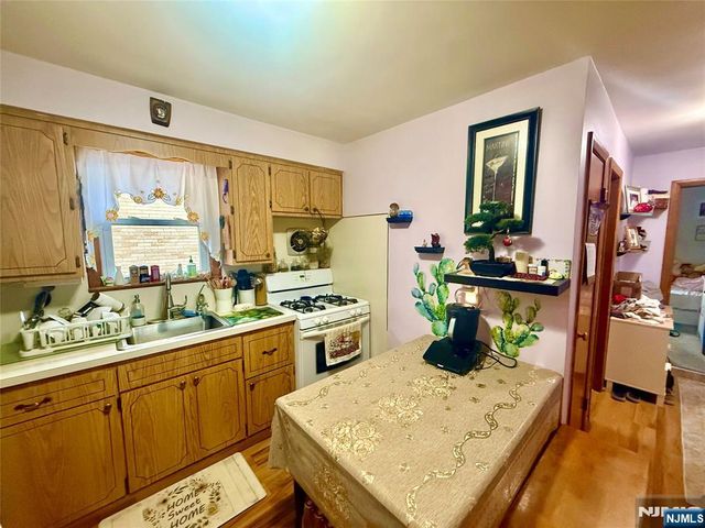 23 Strong Street, Wallington, NJ 07057