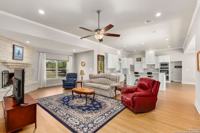 1295 CIELO RIO DR, Pipe Creek, TX 78063