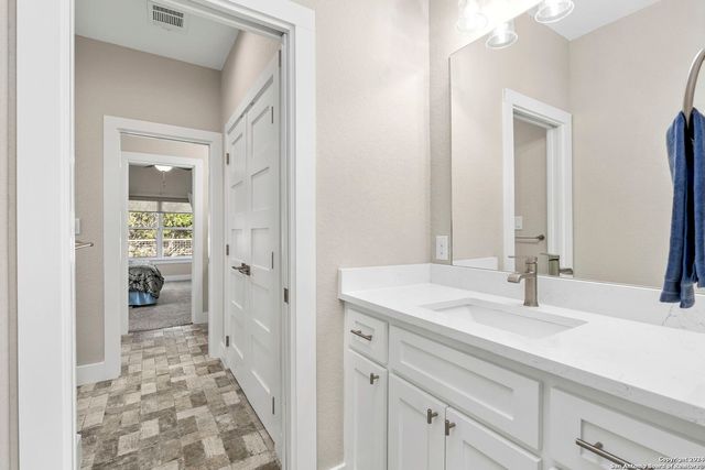 1295 CIELO RIO DR, Pipe Creek, TX 78063