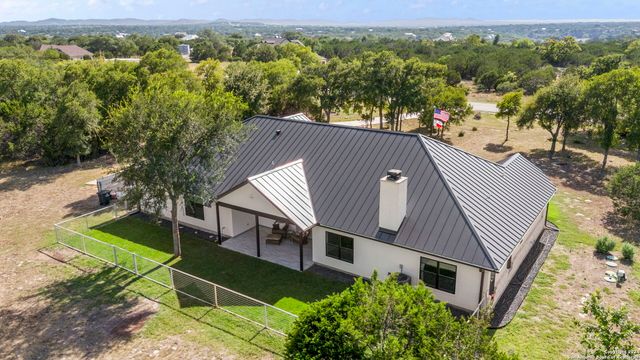 1295 CIELO RIO DR, Pipe Creek, TX 78063