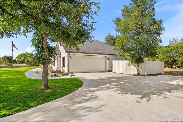 1295 CIELO RIO DR, Pipe Creek, TX 78063