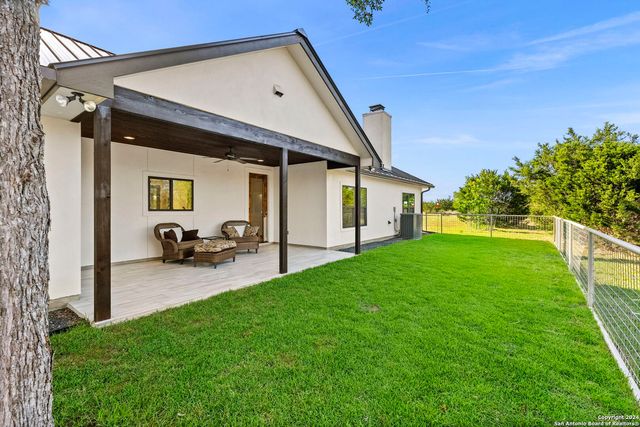 1295 CIELO RIO DR, Pipe Creek, TX 78063