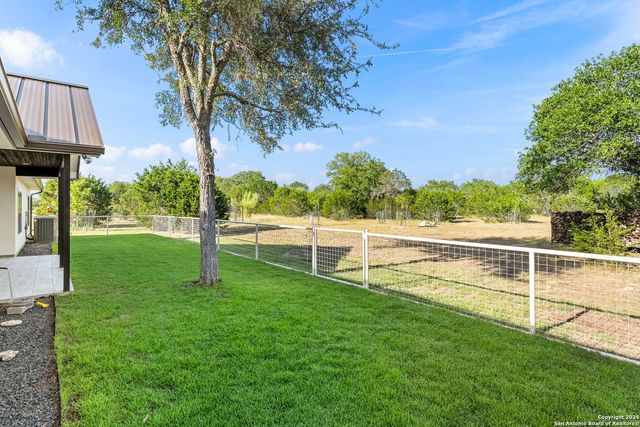 1295 CIELO RIO DR, Pipe Creek, TX 78063