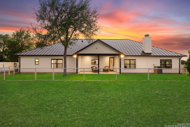 1295 CIELO RIO DR, Pipe Creek, TX 78063