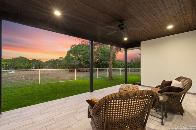 1295 CIELO RIO DR, Pipe Creek, TX 78063