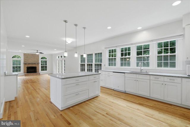 1959 HORSE SHOE DR, Vienna, VA 22182
