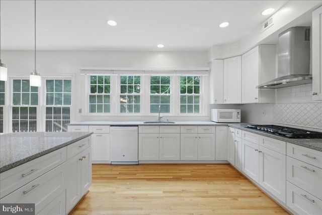 1959 HORSE SHOE DR, Vienna, VA 22182
