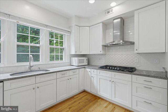 1959 HORSE SHOE DR, Vienna, VA 22182