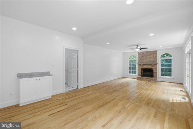1959 HORSE SHOE DR, Vienna, VA 22182