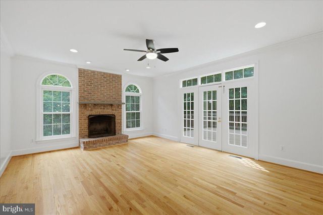 1959 HORSE SHOE DR, Vienna, VA 22182
