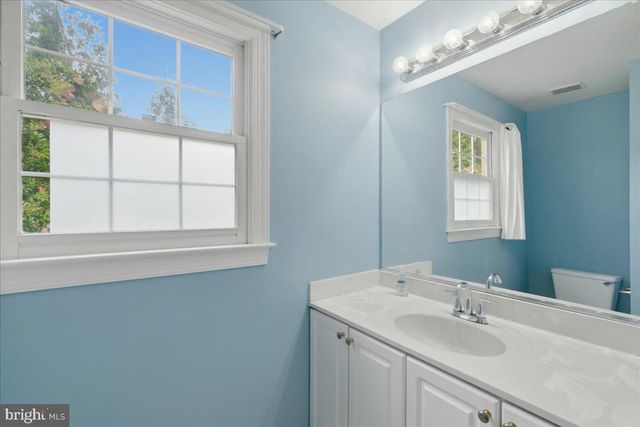 1959 HORSE SHOE DR, Vienna, VA 22182