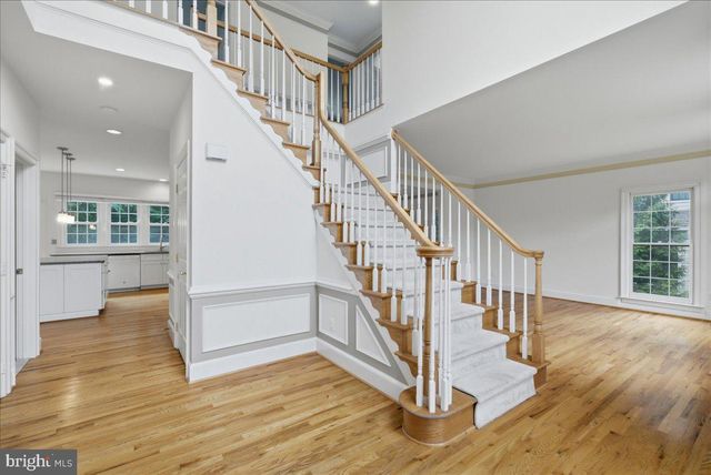 1959 HORSE SHOE DR, Vienna, VA 22182