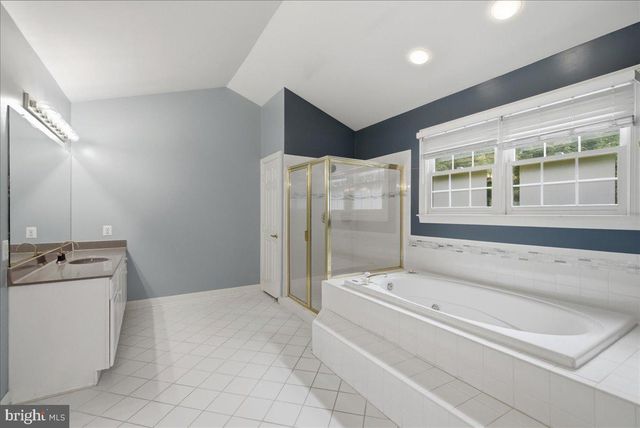 1959 HORSE SHOE DR, Vienna, VA 22182