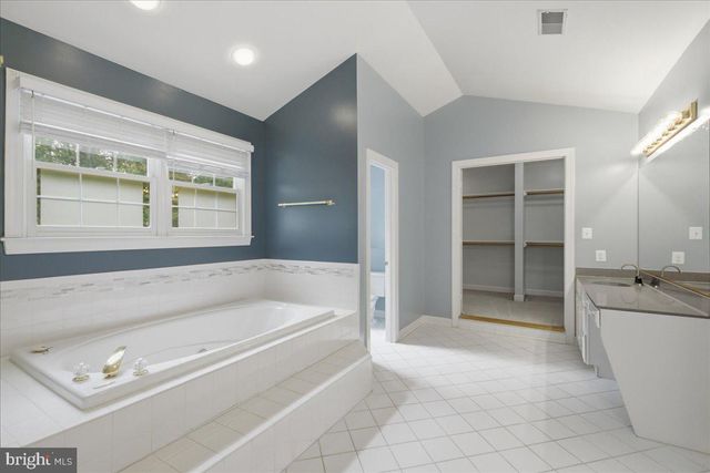 1959 HORSE SHOE DR, Vienna, VA 22182