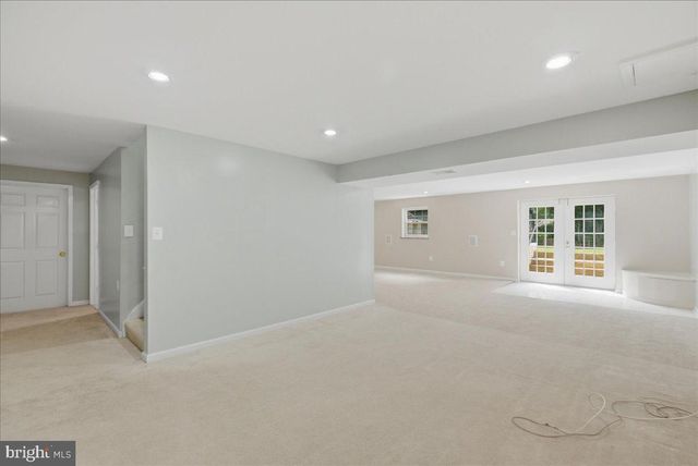 1959 HORSE SHOE DR, Vienna, VA 22182