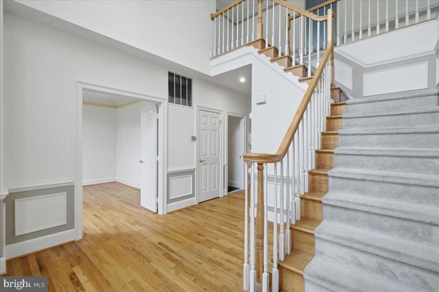 1959 HORSE SHOE DR, Vienna, VA 22182