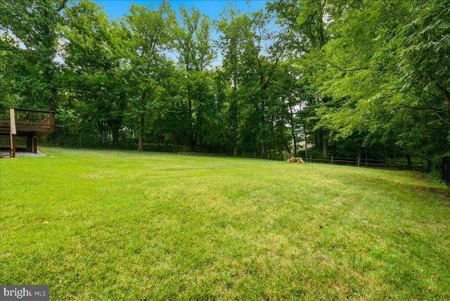 1959 HORSE SHOE DR, Vienna, VA 22182