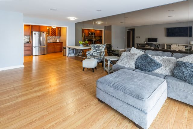 3427 Vollmer Road 205, Flossmoor, IL 60422