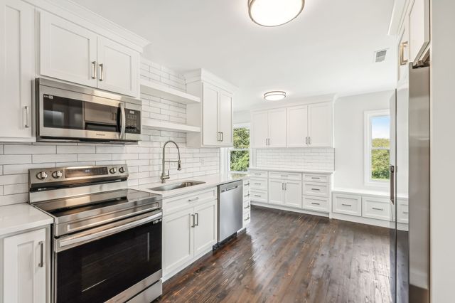 110 S Laurel Cir, Columbia, TN 38401