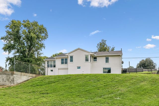 110 S Laurel Cir, Columbia, TN 38401