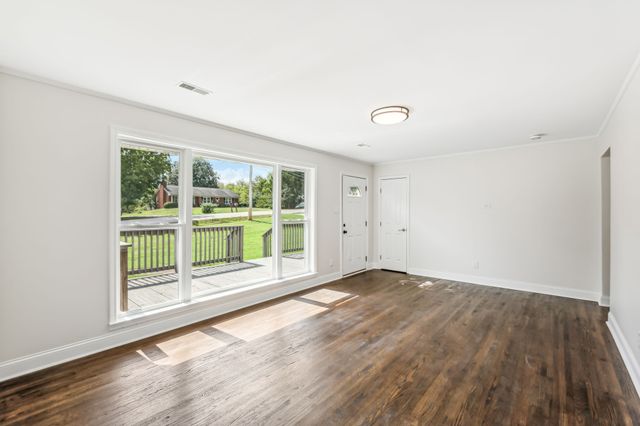 110 S Laurel Cir, Columbia, TN 38401