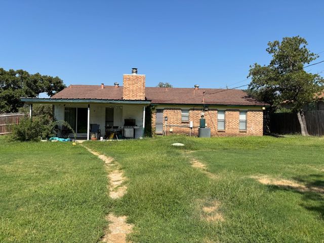 308 Hickorywood Street, Azle, TX 76020
