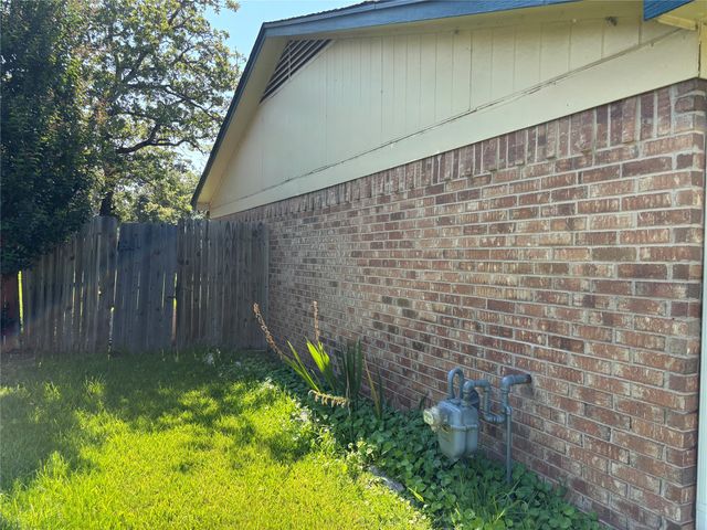308 Hickorywood Street, Azle, TX 76020