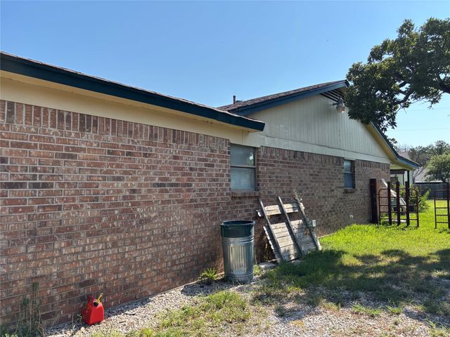 308 Hickorywood Street, Azle, TX 76020