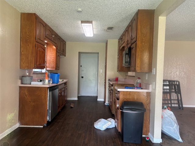 308 Hickorywood Street, Azle, TX 76020