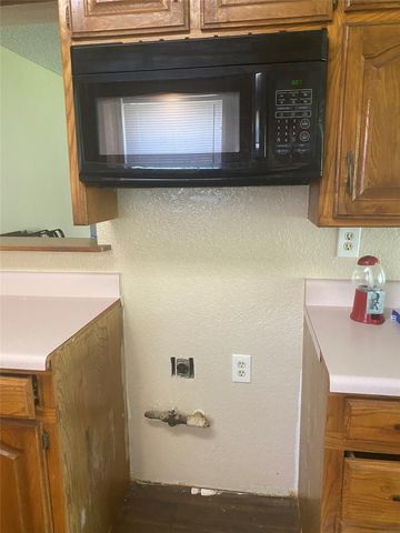 308 Hickorywood Street, Azle, TX 76020