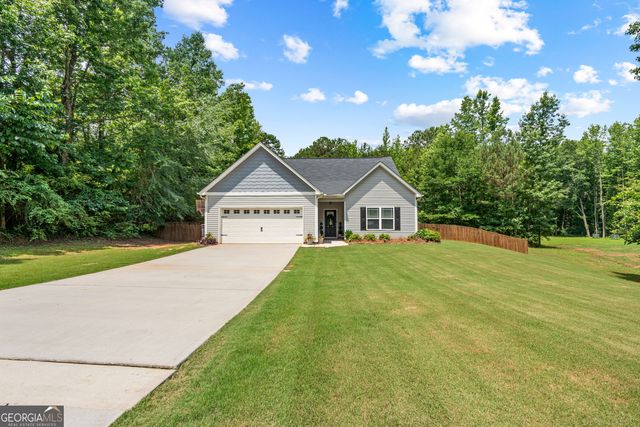 273 Park Pine Circle, Grantville, GA 30220