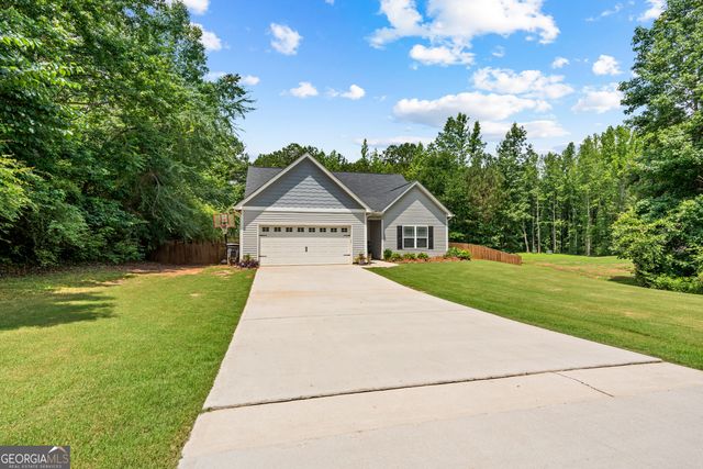 273 Park Pine Circle, Grantville, GA 30220
