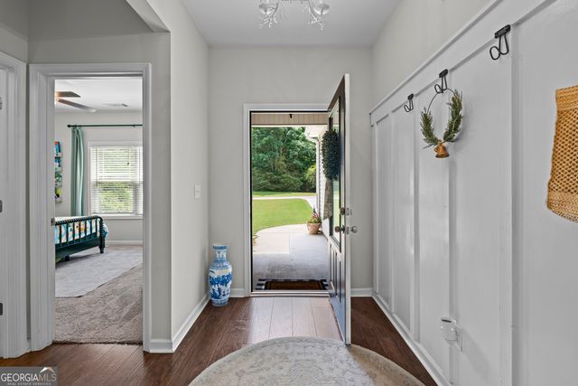 273 Park Pine Circle, Grantville, GA 30220