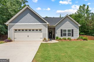 273 Park Pine Circle, Grantville, GA 30220