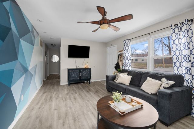 933 34th Avenue, East Moline, IL 61244