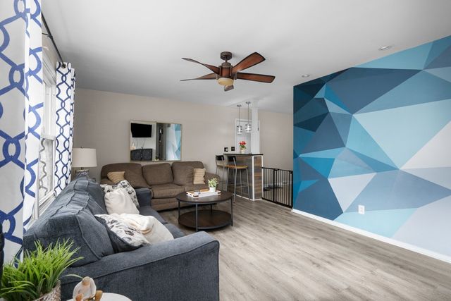 933 34th Avenue, East Moline, IL 61244