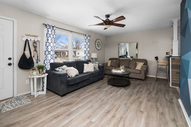 933 34th Avenue, East Moline, IL 61244