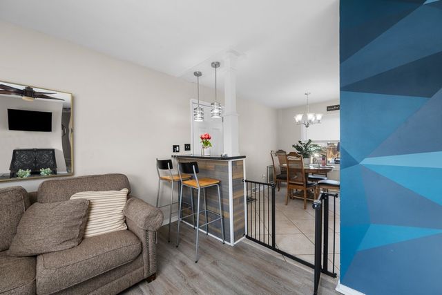 933 34th Avenue, East Moline, IL 61244