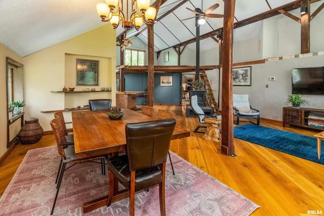 310 CROSS CREEK Drive, Cobden, IL 62920