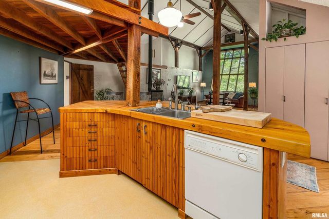 310 CROSS CREEK Drive, Cobden, IL 62920