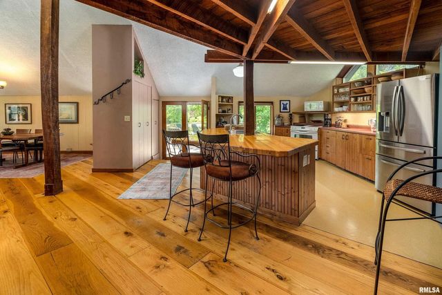 310 CROSS CREEK Drive, Cobden, IL 62920