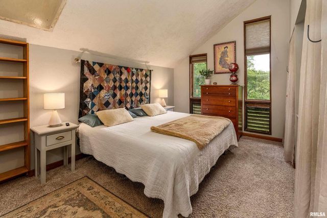 310 CROSS CREEK Drive, Cobden, IL 62920