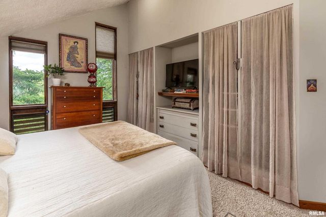 310 CROSS CREEK Drive, Cobden, IL 62920