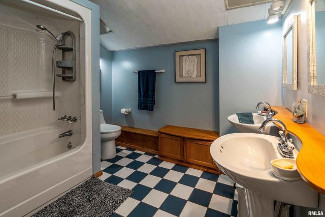 310 CROSS CREEK Drive, Cobden, IL 62920