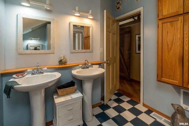 310 CROSS CREEK Drive, Cobden, IL 62920