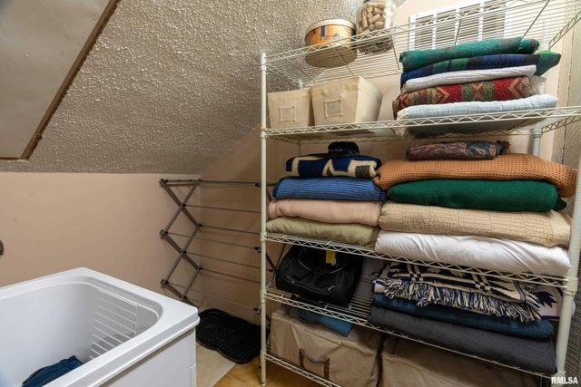 310 CROSS CREEK Drive, Cobden, IL 62920