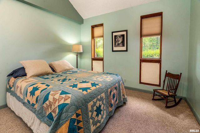 310 CROSS CREEK Drive, Cobden, IL 62920