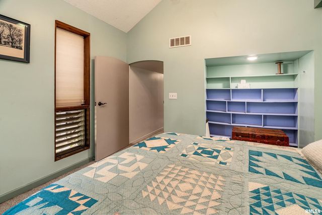 310 CROSS CREEK Drive, Cobden, IL 62920